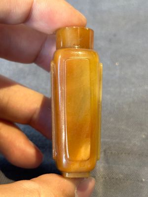 Four Chinese jade and hardstone snuff bottles, 19/20th C. — photo 24