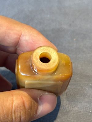 Four Chinese jade and hardstone snuff bottles, 19/20th C. — photo 27