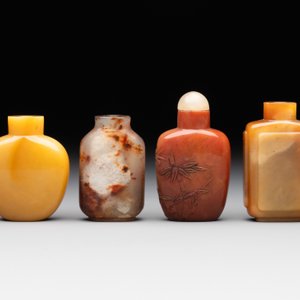 Four Chinese jade and hardstone snuff bottles, 19/20th C. — photo 3