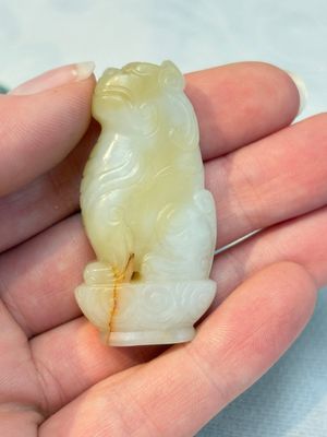 Four Chinese jade carvings, 19th C. — photo 17