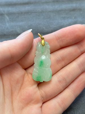 Four Chinese jadeite pendants with gold and silver mounts, 19/20th C. — 照片 8