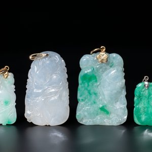 Four Chinese jadeite pendants with gold and silver mounts, 19/20th C. — 照片 2