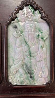 Four Chinese lavender and green jadeite 'Fu Lu Shou Quan 福祿壽全' plaques mounted in a hongmu frame, 19th/20th C. — photo 3