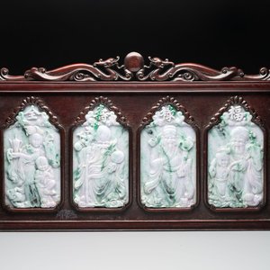 Four Chinese lavender and green jadeite 'Fu Lu Shou Quan 福祿壽全' plaques mounted in a hongmu frame, 19th/20th C. — photo 1