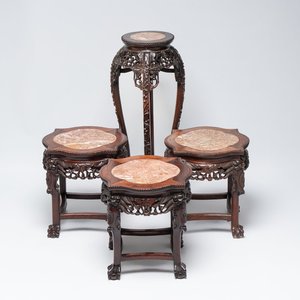 Four Chinese marble-topped hongmu stands, 19/20th C. — photo 1