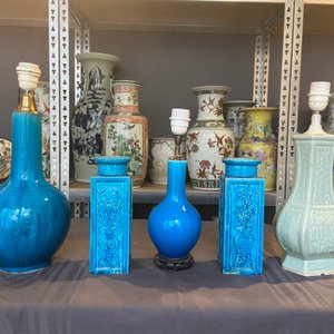 Four Chinese monochrome turquoise vases and a celadon vase, 19/20th C. — photo 10
