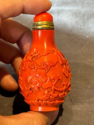 Four Chinese Peking glass snuff bottles, one with a Qianlong mark, 18/19th C. — 照片 11