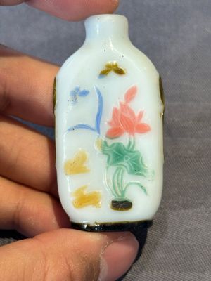 Four Chinese Peking glass snuff bottles, one with a Qianlong mark, 18/19th C. — 照片 2