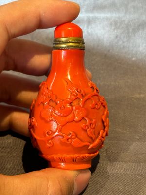 Four Chinese Peking glass snuff bottles, one with a Qianlong mark, 18/19th C. — 照片 8
