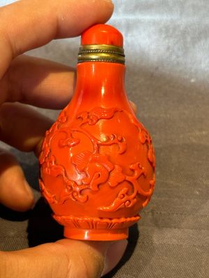 Four Chinese Peking glass snuff bottles, one with a Qianlong mark, 18/19th C. — 照片 9