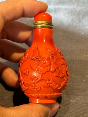 Four Chinese Peking glass snuff bottles, one with a Qianlong mark, 18/19th C. — 照片 10