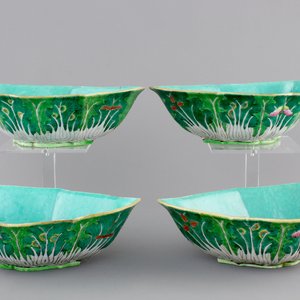 Four Chinese porcelain bat-shaped bowls, 19th C. — photo 1