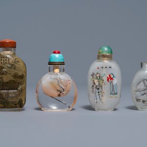 Four Chinese reverse-painted glass snuff bottles, 19/20th C. — photo 1