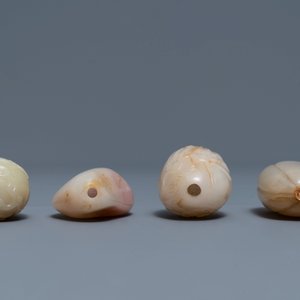 Four Chinese russet jade snuff bottles, 19/20th C. — 照片 3