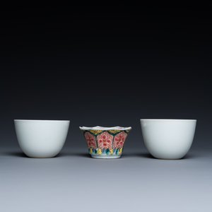 Four Chinese saucers and three cups in blue and white, doucai and famille rose porcelain, Kangxi and later — 照片 6