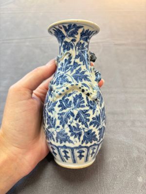 Four Chinese snuff bottles and three vases, 19th C. — photo 1