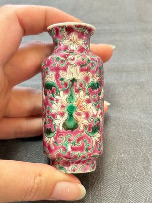 Four Chinese snuff bottles and three vases, 19th C. — photo 21