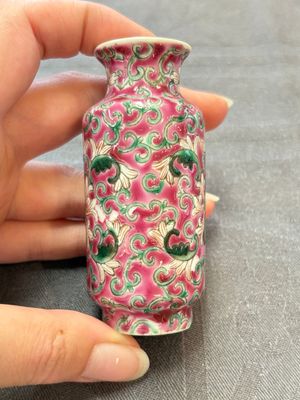Four Chinese snuff bottles and three vases, 19th C. — photo 22