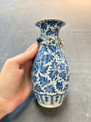 Four Chinese snuff bottles and three vases, 19th C. — photo 3