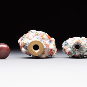 Four Chinese snuff bottles and three vases, 19th C. — photo 12