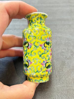 Four Chinese snuff bottles and three vases, 19th C. — photo 14