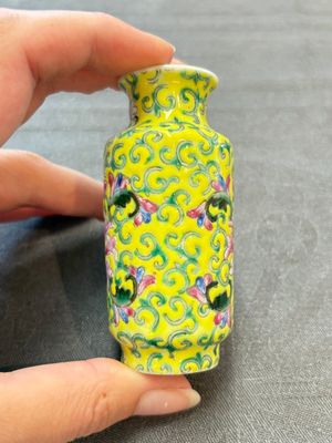 Four Chinese snuff bottles and three vases, 19th C. — photo 16