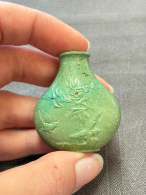 Four Chinese snuff bottles and three vases, 19th C. — photo 38