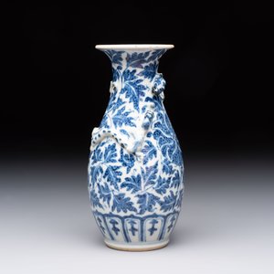 Four Chinese snuff bottles and three vases, 19th C. — photo 23