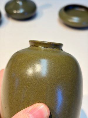 Four Chinese teadust-glazed vases and a brush washer, 19th C. — foto 7