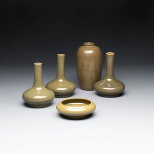 Four Chinese teadust-glazed vases and a brush washer, 19th C. — photo 1