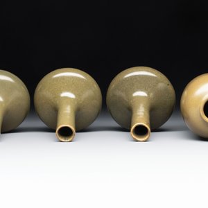 Four Chinese teadust-glazed vases and a brush washer, 19th C. — photo 4