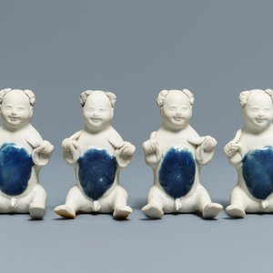 Four Chinese 'Tek Sing Cargo' biscuit boys and a pair of famille verte Hoho boys, Kangxi — 照片 2