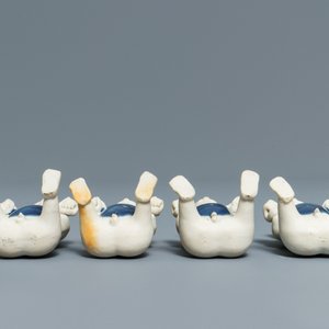 Four Chinese 'Tek Sing Cargo' biscuit boys and a pair of famille verte Hoho boys, Kangxi — 照片 4