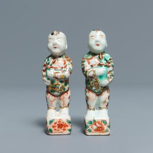 Four Chinese 'Tek Sing Cargo' biscuit boys and a pair of famille verte Hoho boys, Kangxi — 照片 6