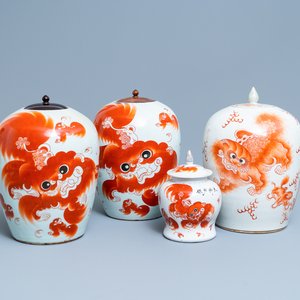 Four Chinese vases with iron red 'Buddhist lion' design, 19/20th C. — 照片 1
