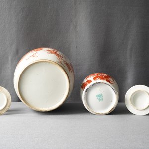 Four Chinese vases with iron red 'Buddhist lion' design, 19/20th C. — 照片 23
