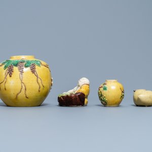 Four Chinese verte biscuit wares, 19/20th C. — photo 5