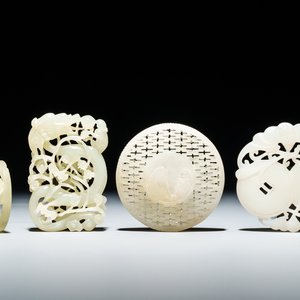 Four Chinese white and celadon green jade carvings, 19/20th C. — 照片 1