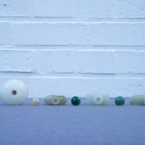 Four Chinese white and celadon jade snuff bottles, 19/20th C. — photo 7