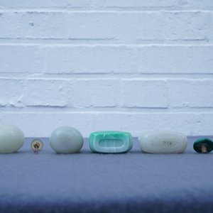 Four Chinese white and celadon jade snuff bottles, 19/20th C. — photo 8