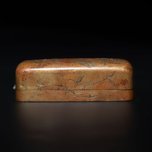 Four Chinese white and spinach-green jade archer rings and a bronze box with a crane design, 19th C. — photo 4