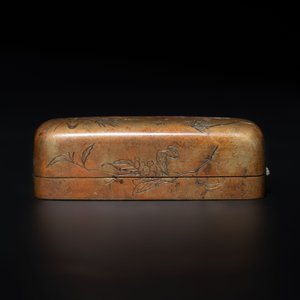 Four Chinese white and spinach-green jade archer rings and a bronze box with a crane design, 19th C. — photo 6