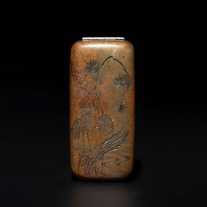 Four Chinese white and spinach-green jade archer rings and a bronze box with a crane design, 19th C. — photo 8