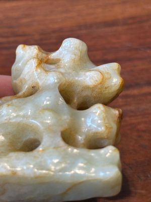Four Chinese white, celadon and russet jade carvings, Qing — photo 20