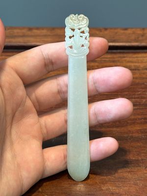 Four Chinese white, celadon and russet jade carvings, Qing — photo 2