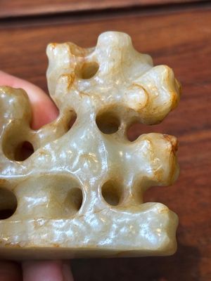 Four Chinese white, celadon and russet jade carvings, Qing — photo 22