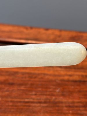 Four Chinese white, celadon and russet jade carvings, Qing — photo 6