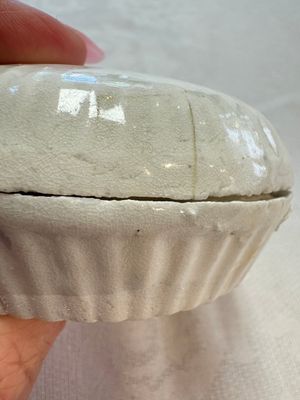 Four Chinese white-glazed boxes and covers with incised floral design from the Jepara shipwreck, Dehua or Anxi kiln, Song — photo 11