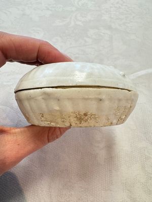 Four Chinese white-glazed boxes and covers with incised floral design from the Jepara shipwreck, Dehua or Anxi kiln, Song — photo 38
