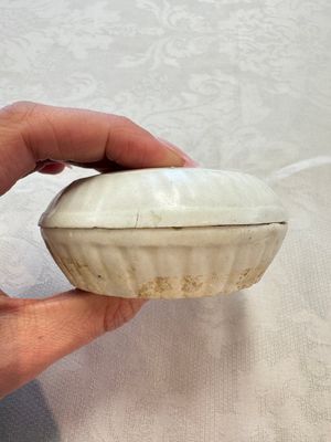 Four Chinese white-glazed boxes and covers with incised floral design from the Jepara shipwreck, Dehua or Anxi kiln, Song — photo 39